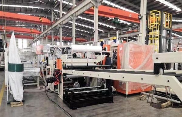 PC耐力板和扩散板生产线 PC耐力板和扩散板生产线